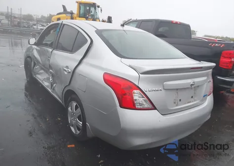 2013 Nissan Versa 1.6 Sv from USA, damaged, VIN 3N1CN7AP8DL878984